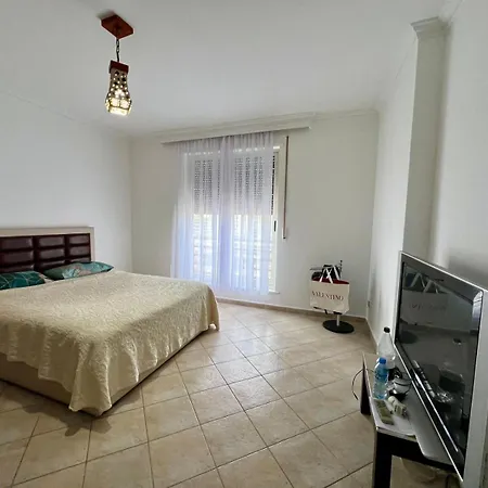 Es-tirana Center Apartment *